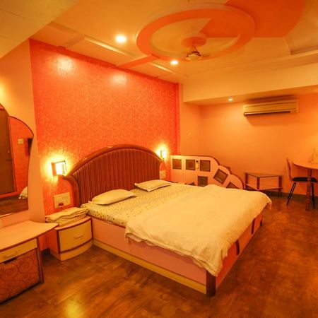 Hotel Ashiana Jamnagar Bagian luar foto