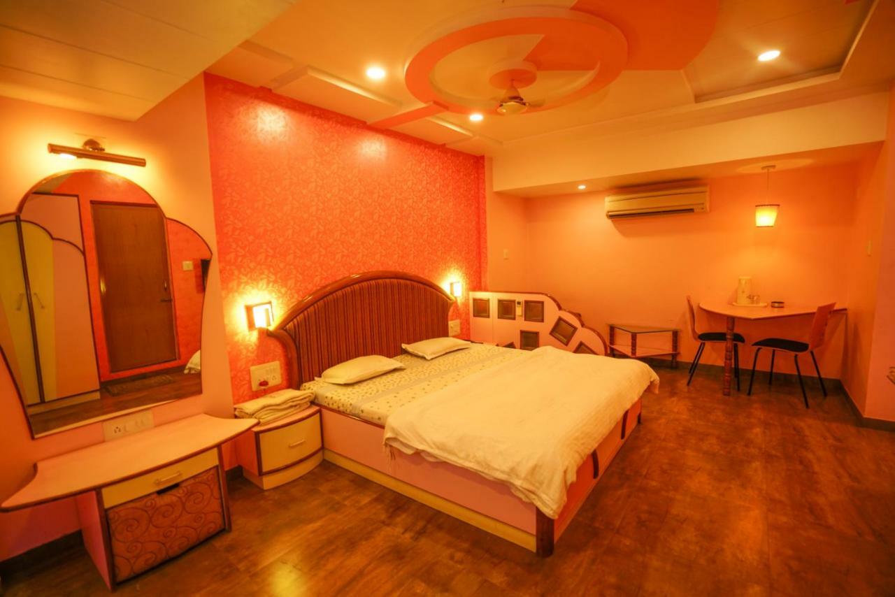 Hotel Ashiana Jamnagar Bagian luar foto