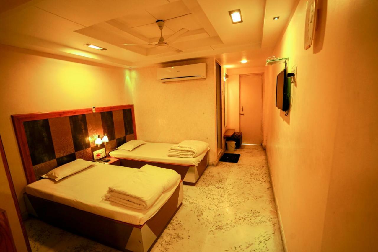 Hotel Ashiana Jamnagar Bagian luar foto