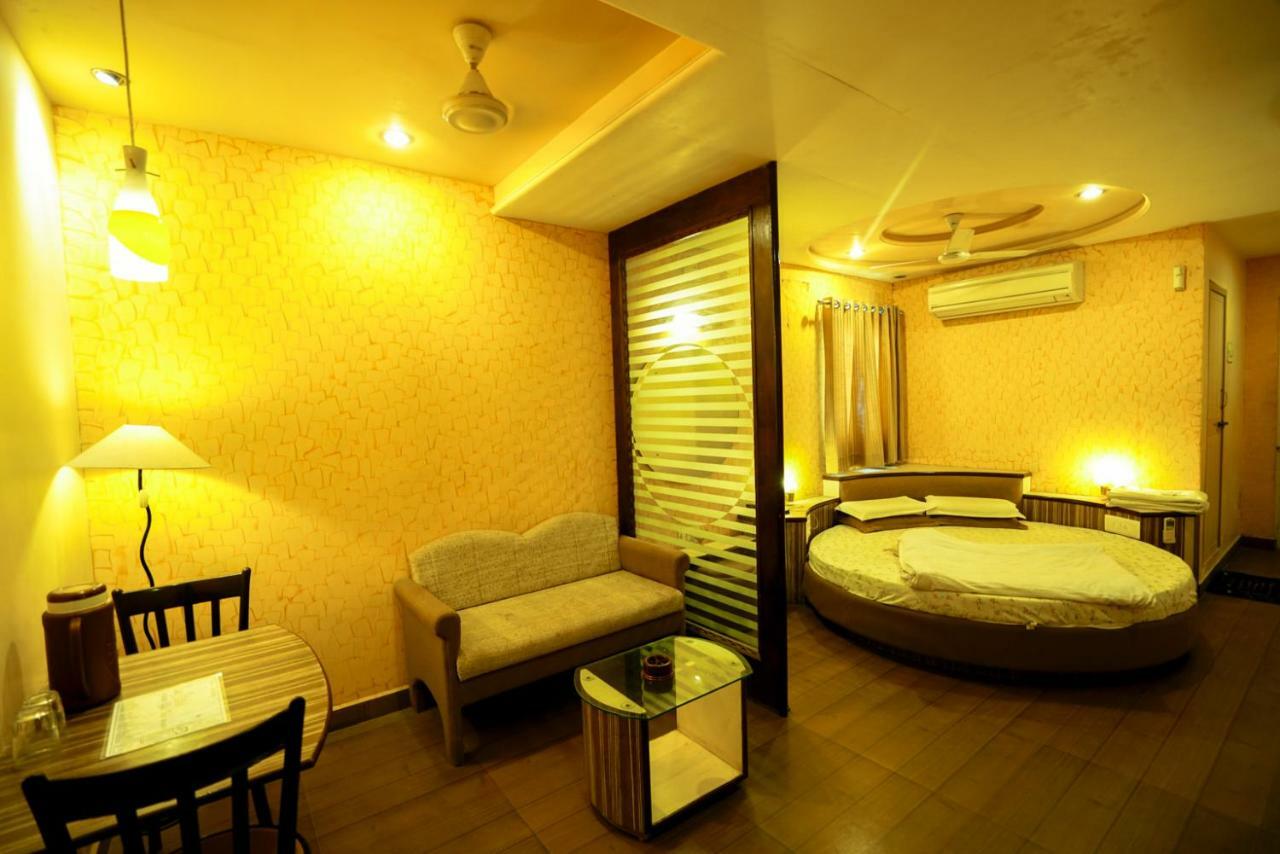 Hotel Ashiana Jamnagar Bagian luar foto