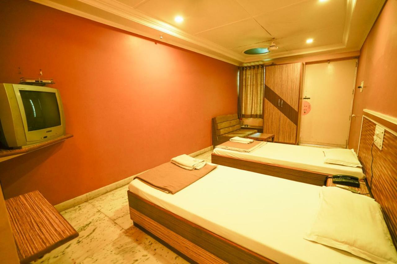 Hotel Ashiana Jamnagar Bagian luar foto